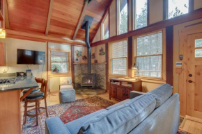 2 Mi to Skiing Cozy Studio with Deck in Tahoma!